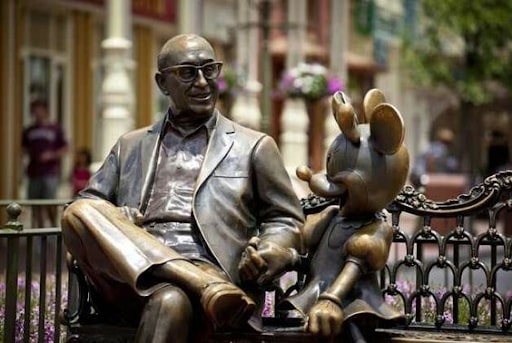 magic kingdom roy disney and minnie statue