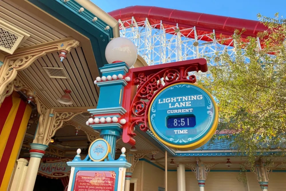 toy story midway mania lightning lane entrance