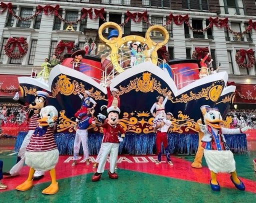 disney cruise line magic meets the seas float