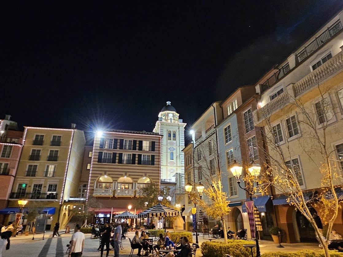 portofino bay piazza