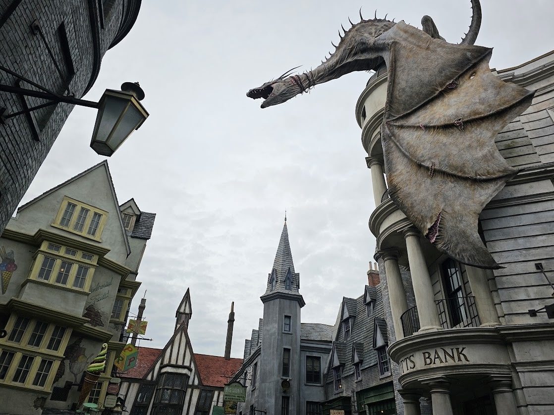 gringotts dragon in diagon alley universal studios florida