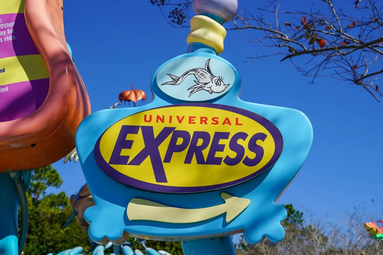 universal orlando seuss landing express pass sign