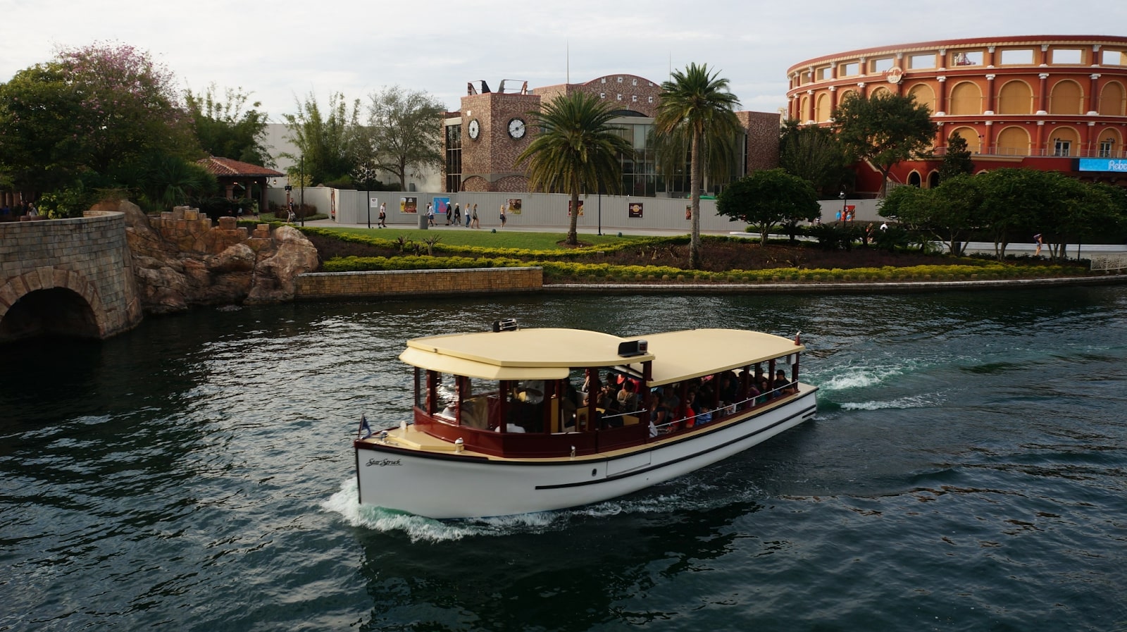 universal orlando water taxis