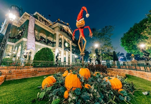 hunted mansion holiday disneyland