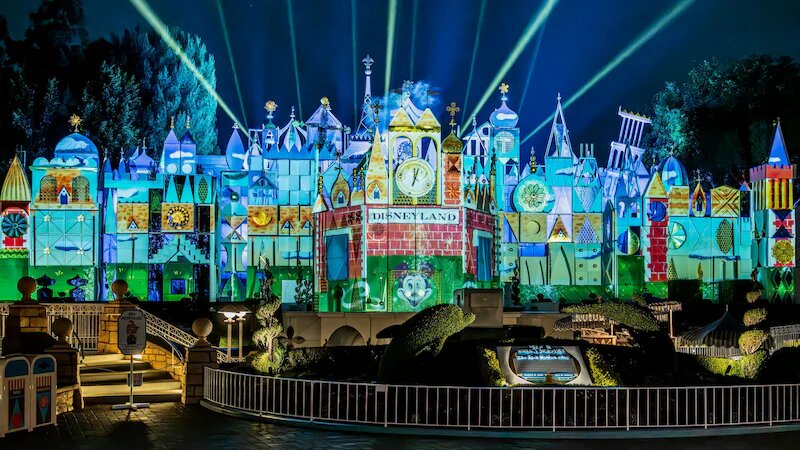 disneyland after dark projection on its a small world