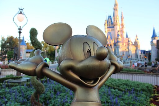 magic kingdom mickey hub statue at dawn