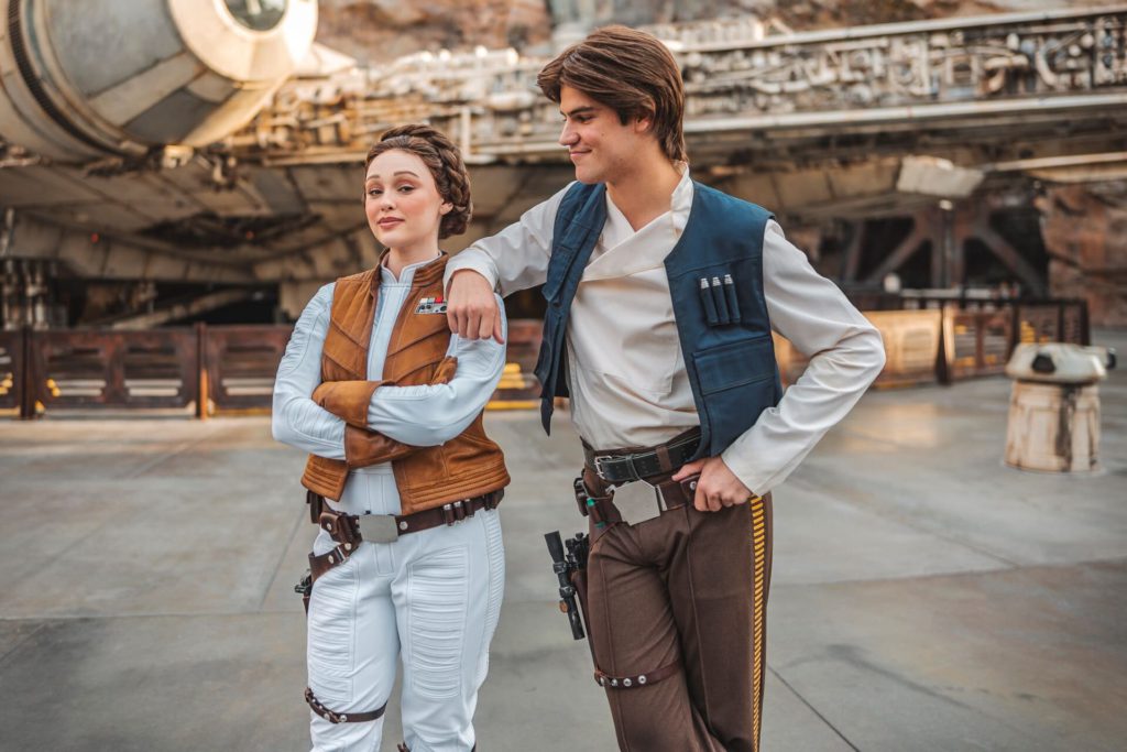 leia organa and han solo at galaxys edge disneyland