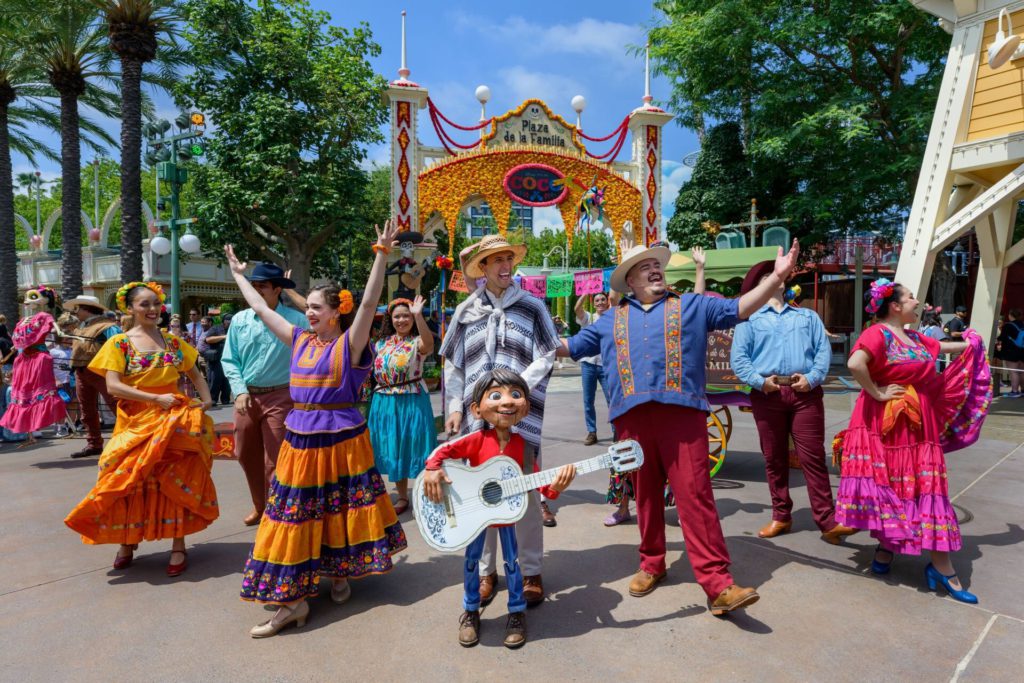 storytellers of plaza de la familia celebrate coco disneyland